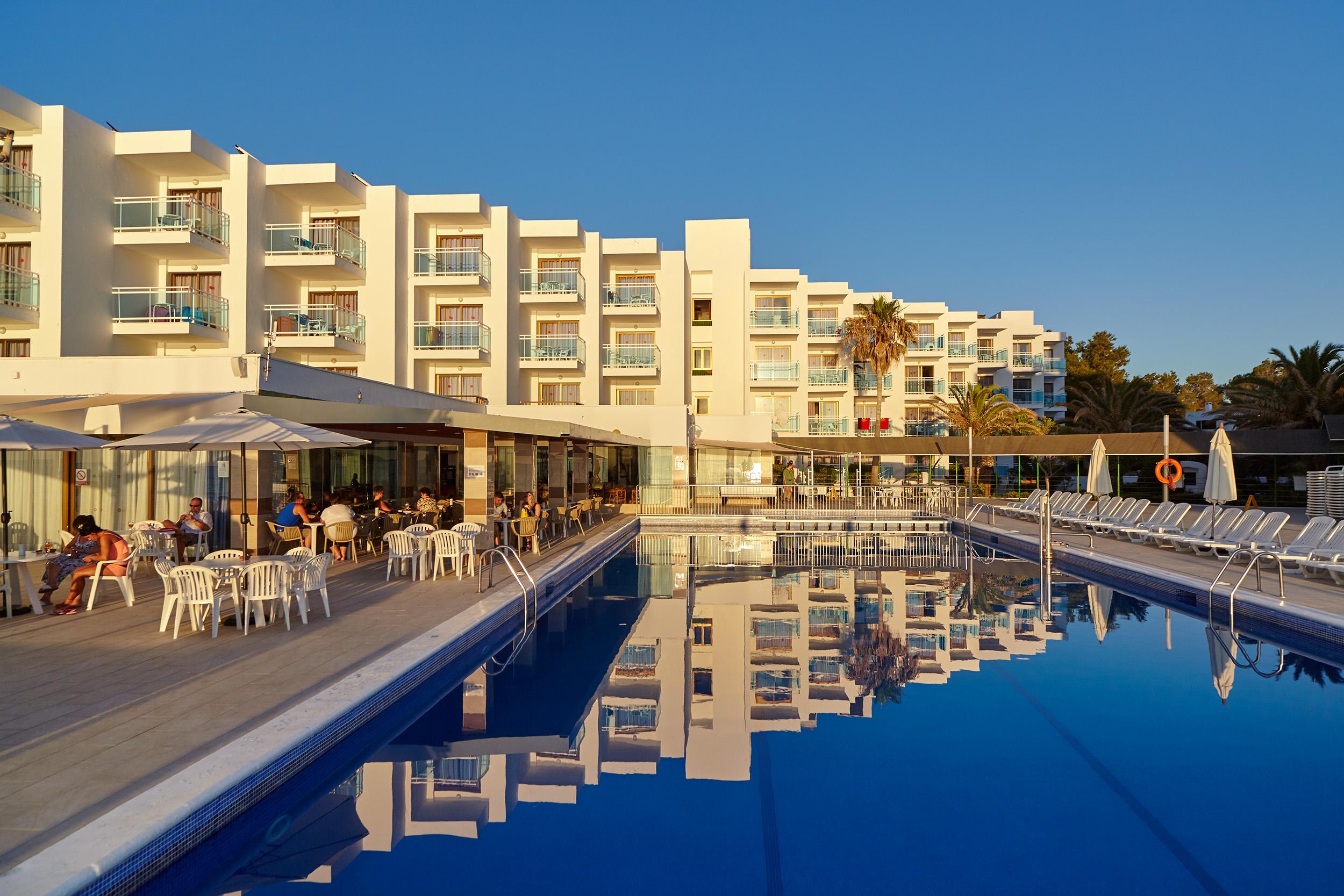 Aparthotel Nereida San Antonio  Exterior foto