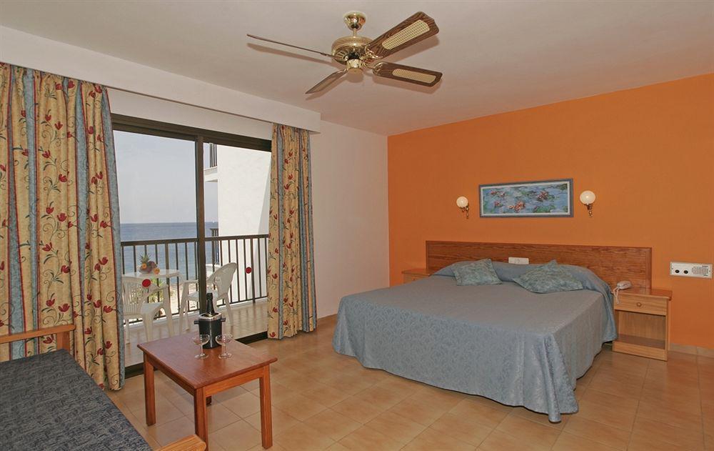 Aparthotel Nereida San Antonio  Cameră foto